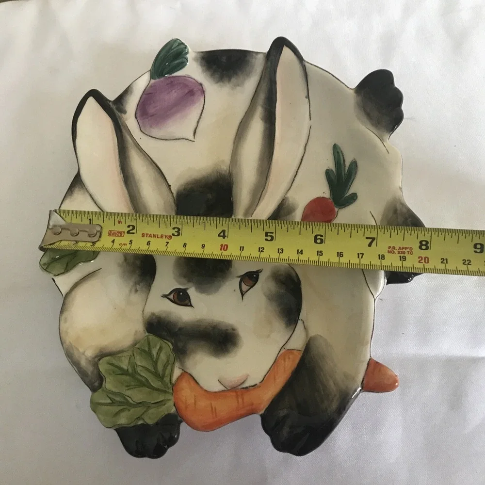 FITZ & FLOYD Essentials Spotted Rabbit w/vegetables decorative‎ Plate